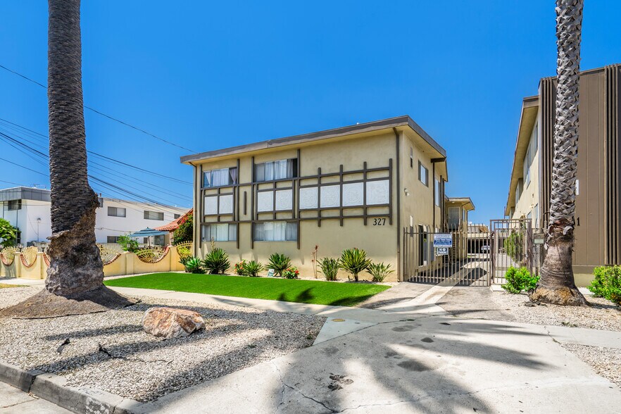 327 Stepney St, Inglewood, CA à vendre - Photo du bâtiment - Image 2 de 12