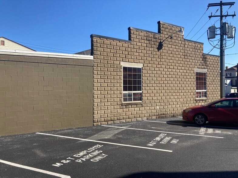 109 Poplar St, Middletown, PA à vendre - Photo du bâtiment - Image 2 de 9