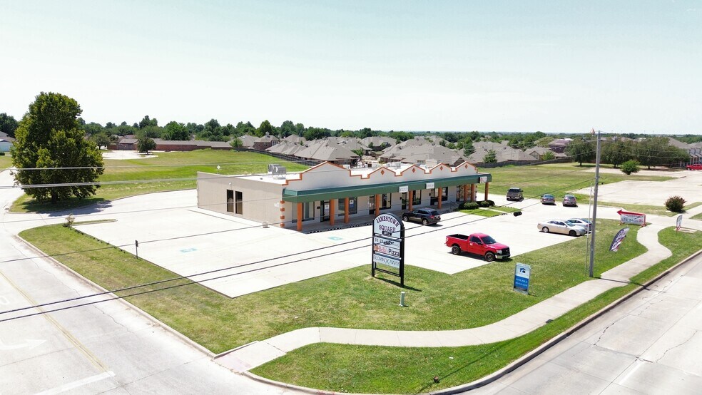 1200-1210 NW 12th St, Moore, OK à louer - Photo du bâtiment - Image 2 de 4