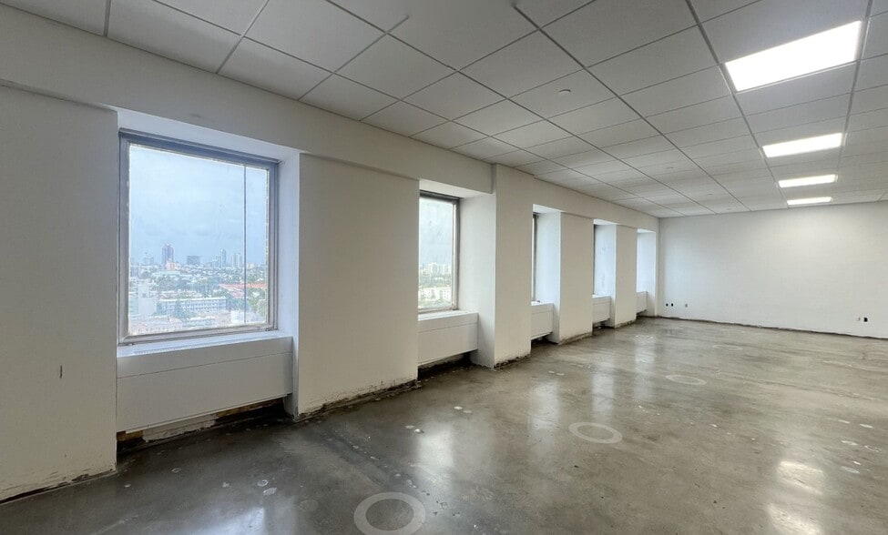 401-407 Lincoln Rd, Miami Beach, FL for lease - Matterport 3D Scan - Image 2 of 18