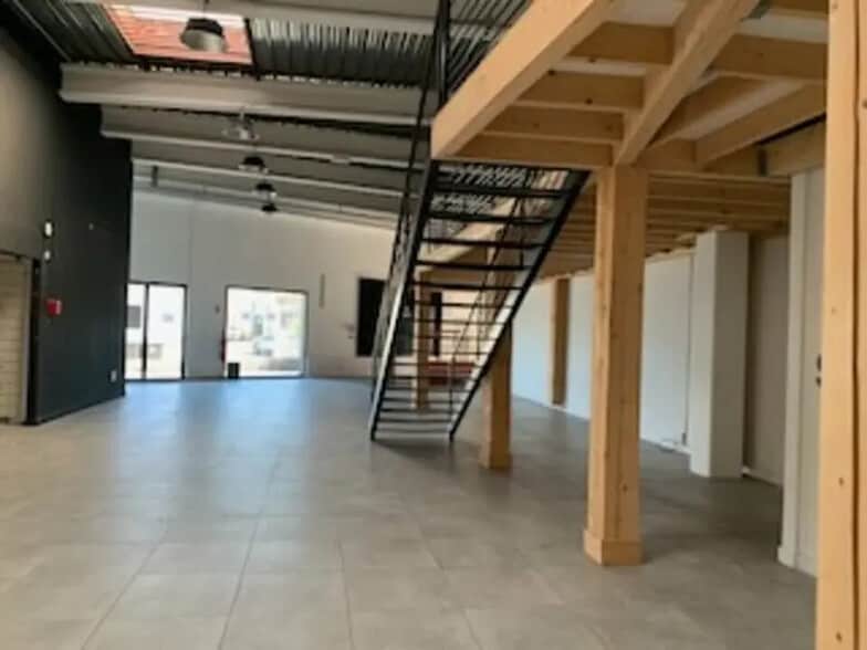 Retail in Le Pontet for lease - Interior Photo - Image 3 of 5