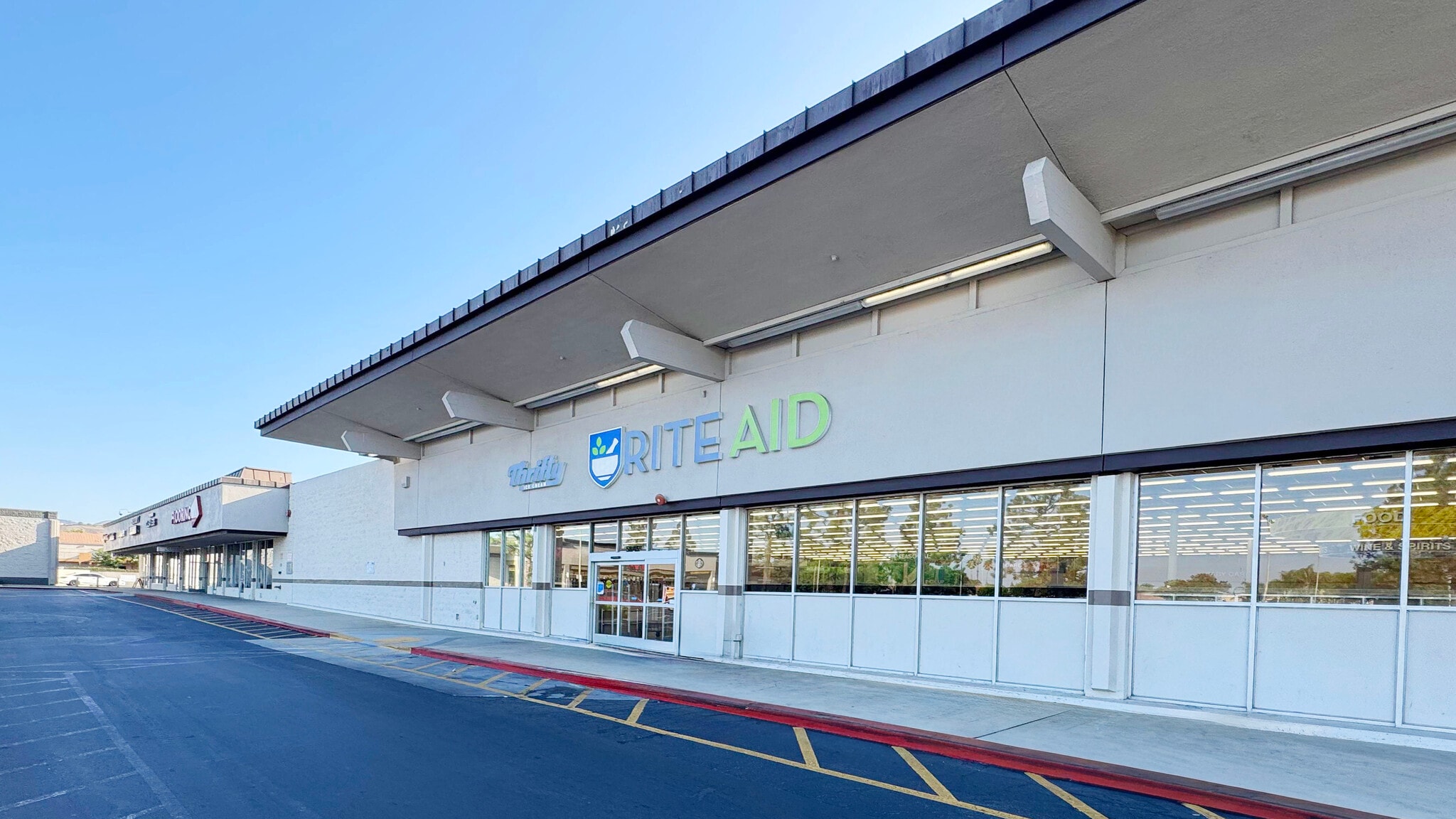 5845 E Los Angeles Ave, Simi Valley, CA à louer Photo du bâtiment- Image 1 de 3