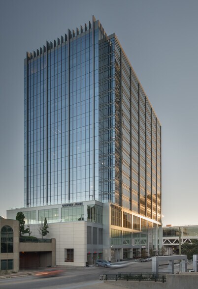 833 E Michigan St, Milwaukee, WI à louer - Photo du bâtiment - Image 3 de 15