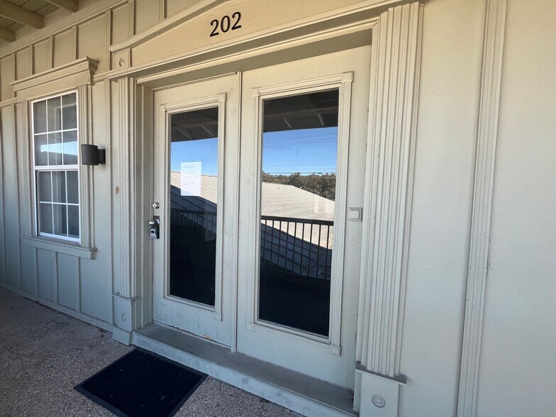 7500 W Highway 71, Austin, TX à louer - Photo du bâtiment - Image 2 de 6