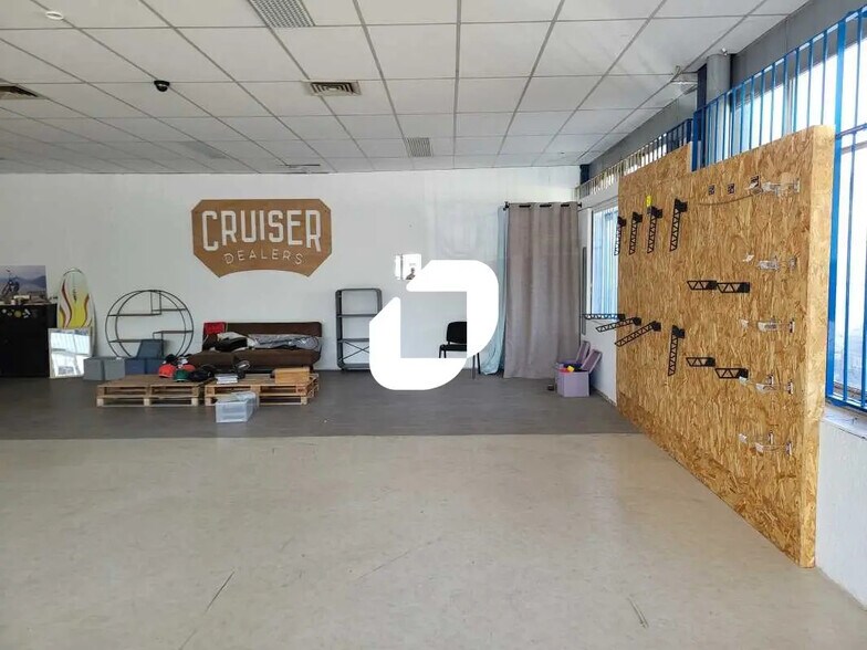 Retail in Mérignac for lease - Interior Photo - Image 2 of 7