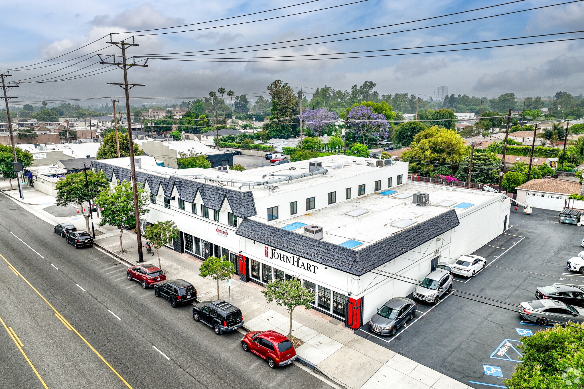 203-215 N Victory Blvd, Burbank, CA for lease Building Photo- Image 1 of 29