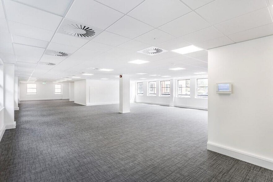 Mill Ln, Godalming à louer - Photo du bâtiment - Image 2 de 2