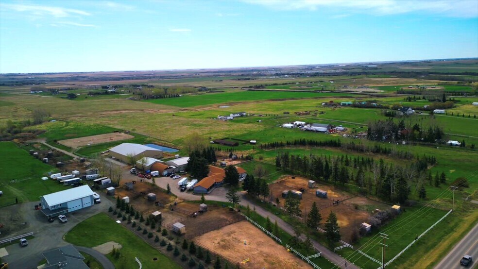 354142 48 St E, Foothills, AB à vendre - Vidéo sur l’inscription commerciale - Image 2 de 4
