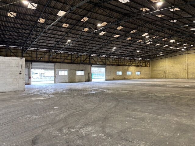 642 Avenue Du Pin Porte Rouge, Bouc-Bel-Air for lease - Building Photo - Image 3 of 19