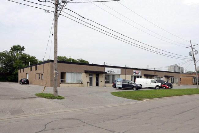 Plus de détails pour 3208-3216 Lenworth Dr, Mississauga, ON - Industriel à louer