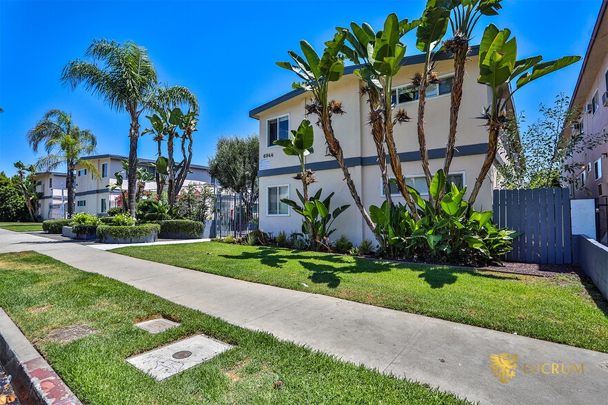 6944-6954 Coldwater Canyon Ave, North Hollywood, CA for sale - Building Photo - Image 2 of 30