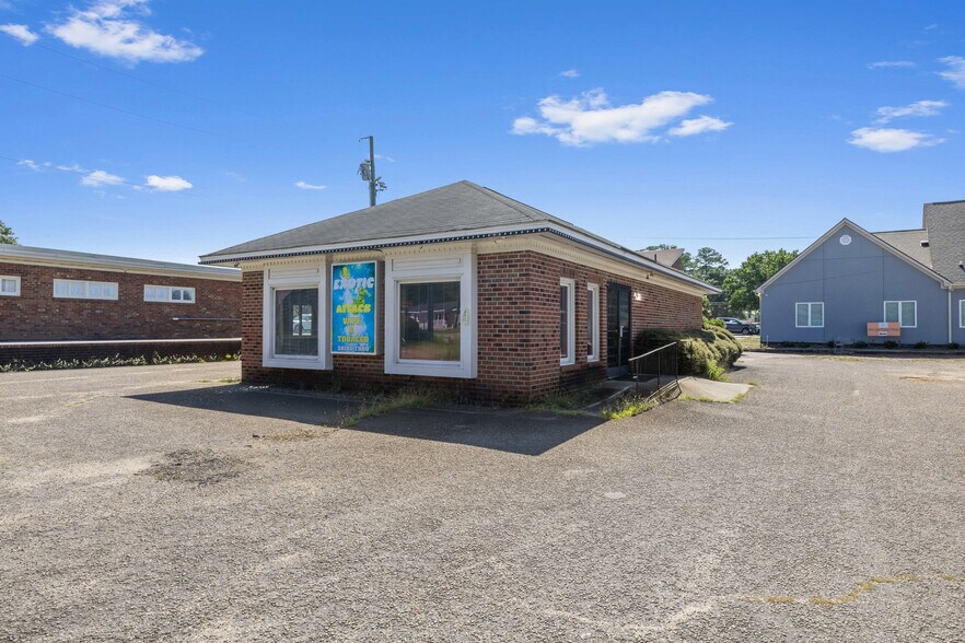 444 Owen Dr, Fayetteville, NC à vendre - Photo du bâtiment - Image 2 de 21