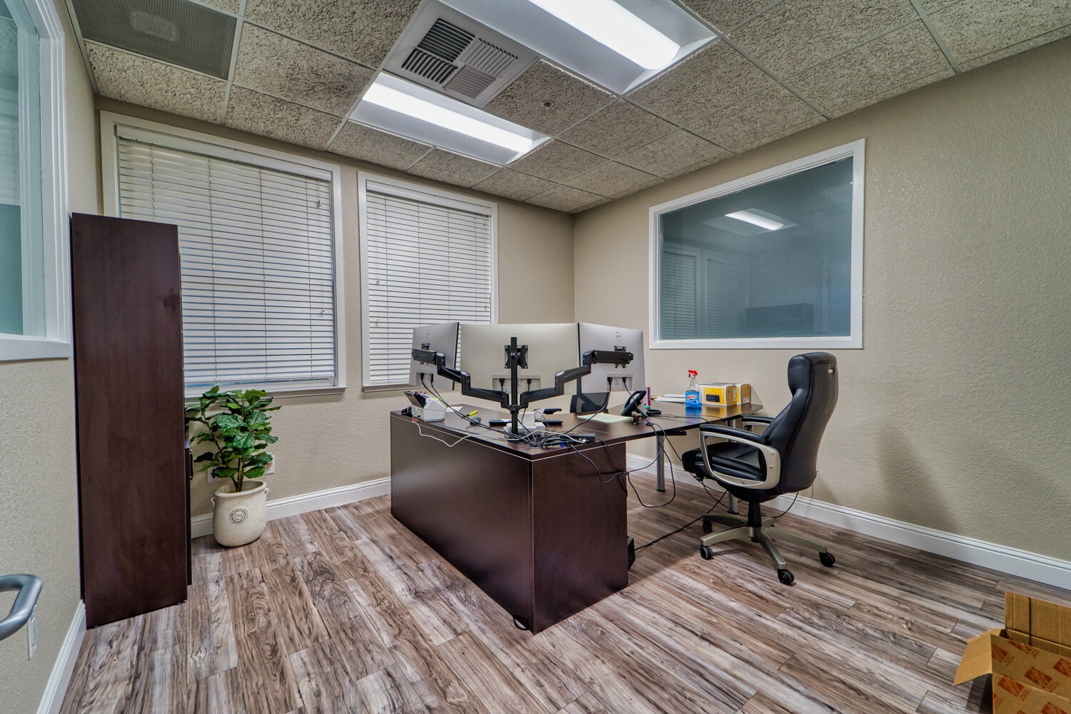 1100 Civic Center Blvd, Yuba City, CA for lease Interior Photo- Image 1 of 2