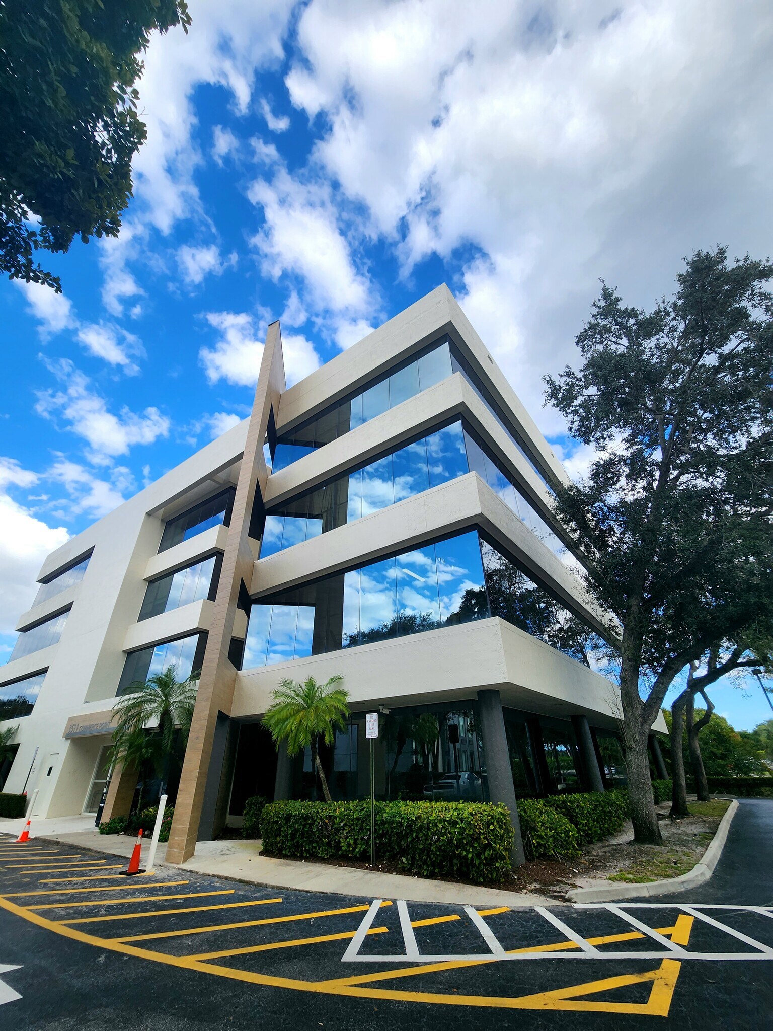 3511 W Commercial Blvd, Fort Lauderdale, FL for lease Building Photo- Image 1 of 15