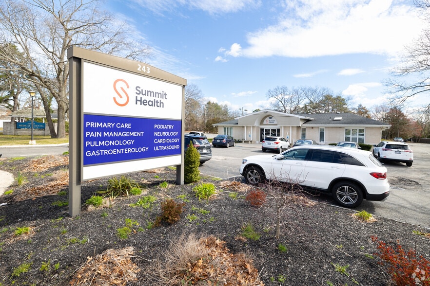 243 Boyle Rd, Selden, NY for lease - Building Photo - Image 2 of 7