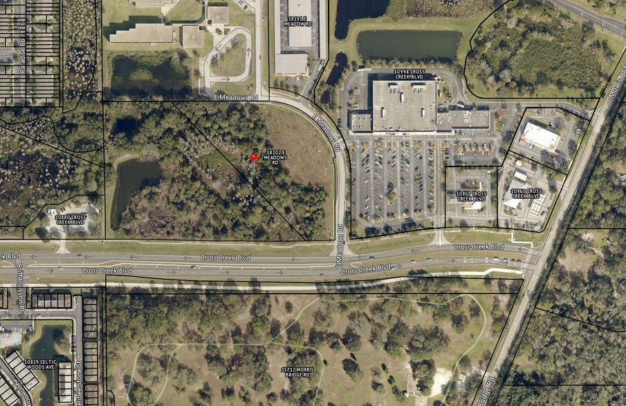 18202 Meadows rd, Tampa, FL à vendre - Photo du bâtiment - Image 2 de 11