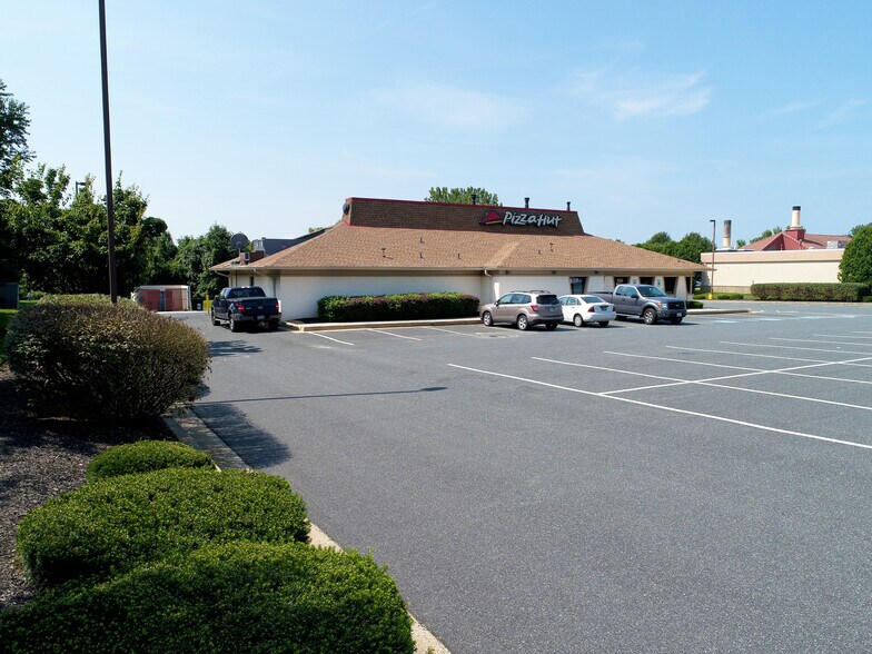 5 Newport Dr, Forest Hill, MD à vendre - Photo du bâtiment - Image 2 de 7