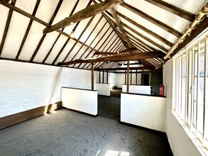 4 Douglas Mews, Hythe for lease Interior Photo- Image 1 of 5