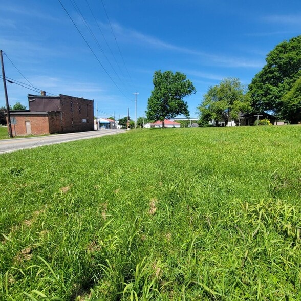 104 Main St, Sinking Spring, OH for sale - Building Photo - Image 2 of 15
