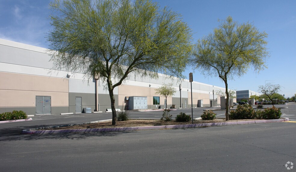 2501 W Grandview Rd, Phoenix, AZ à louer - Photo du bâtiment - Image 3 de 6