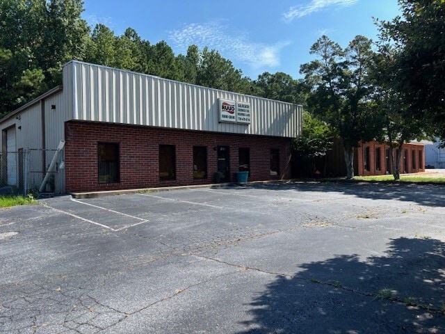 1512 Commercial Ct, Jonesboro, GA for sale - Building Photo - Image 2 of 19