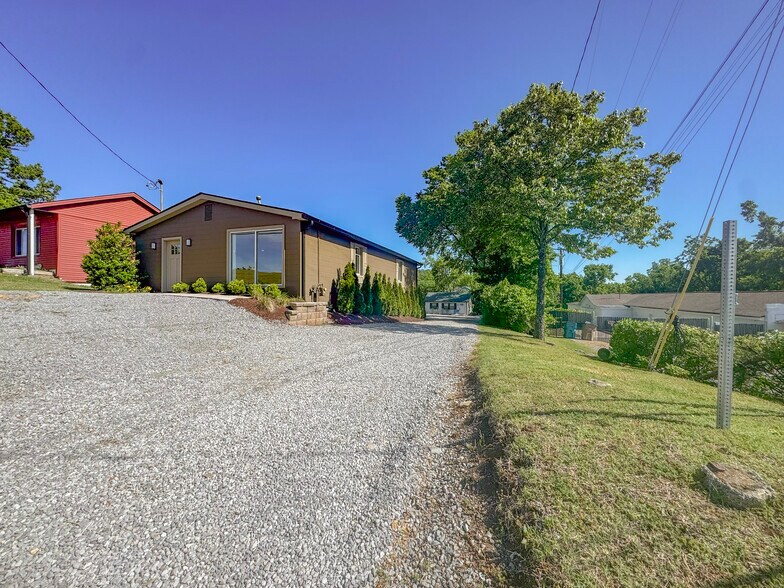 709 Hart Ln, Nashville, TN à louer - Photo du bâtiment - Image 3 de 12