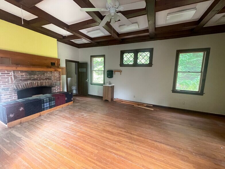 79 Route 32, North Franklin, CT à vendre - Photo intérieure - Image 2 de 15