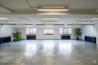 14 Gowers Walk, London for lease Interior Photo- Image 2 of 6