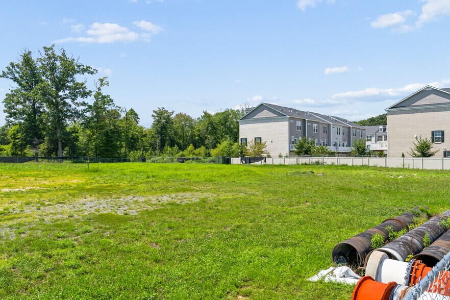6151 Allentown Rd, Camp Springs, MD à vendre - Photo du bâtiment - Image 2 de 8