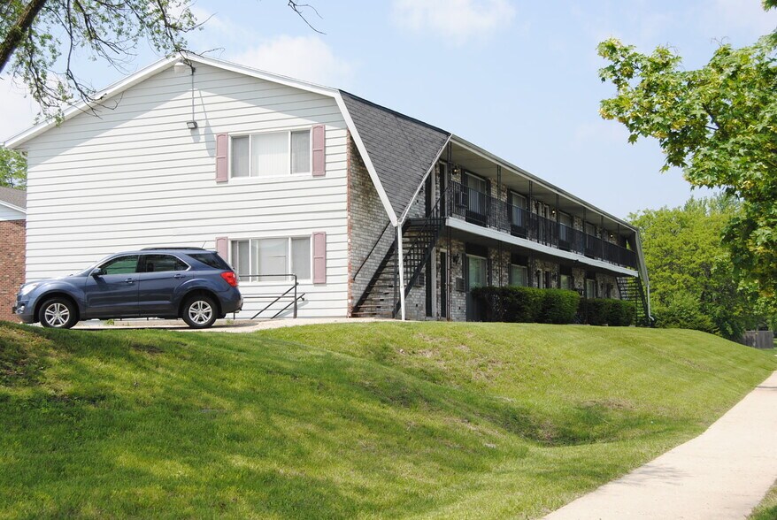 7979 N 66th St, Milwaukee, WI à vendre - Photo du bâtiment - Image 2 de 6