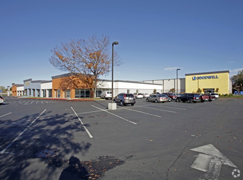 5400 Date Ave, Sacramento, CA à louer - Photo du bâtiment - Image 3 de 6