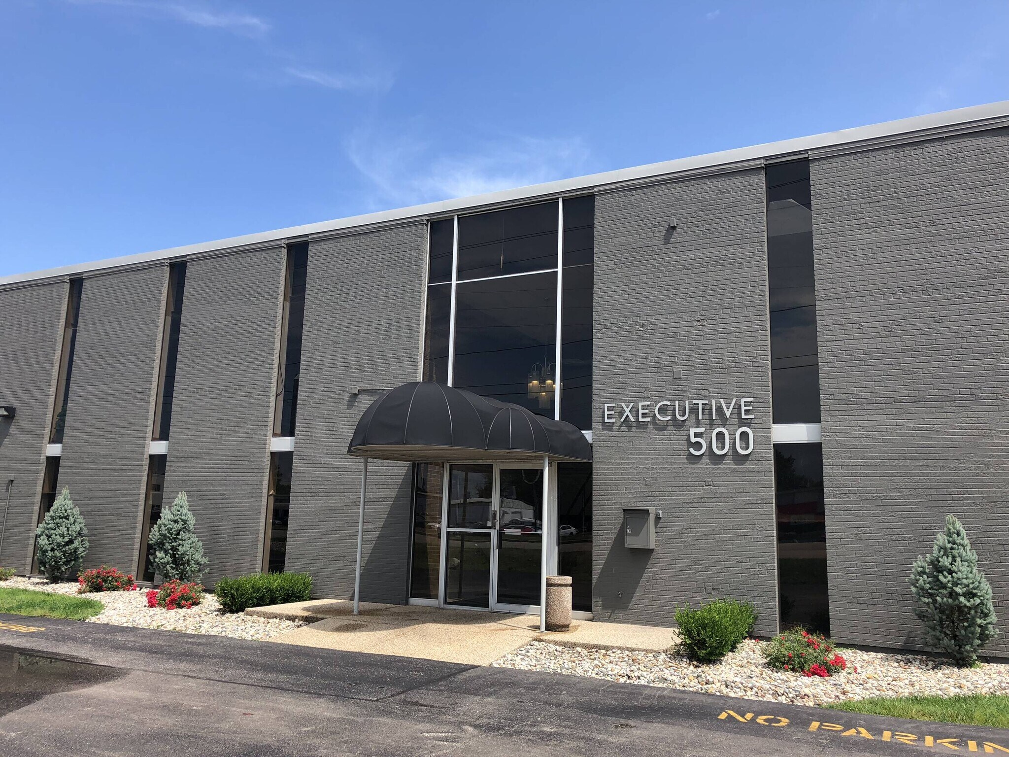 500 N Nappanee St, Elkhart, IN à louer Photo du bâtiment- Image 1 de 10