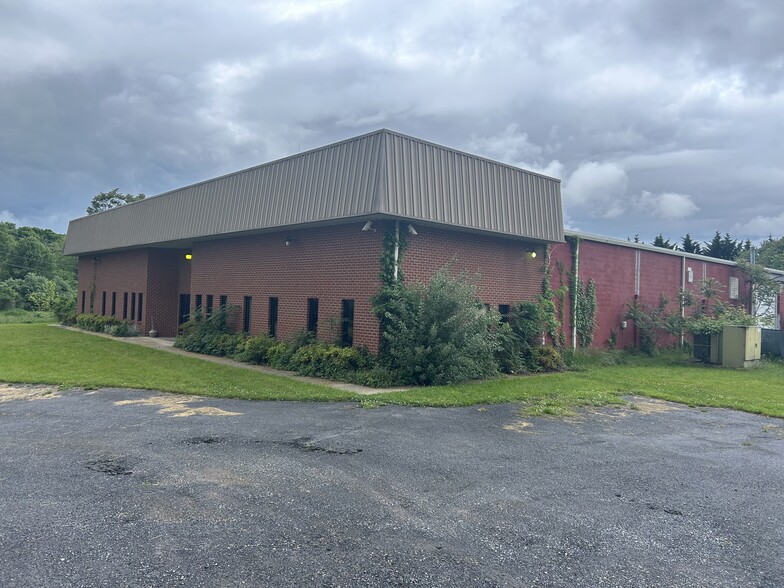 261 Industrial Blvd, Kearneysville, WV à vendre - Photo principale - Image 1 de 4