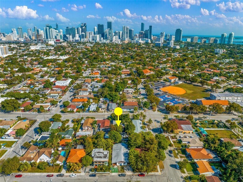 1240 SW 12th St, Miami, FL à vendre - Photo du bâtiment - Image 3 de 3