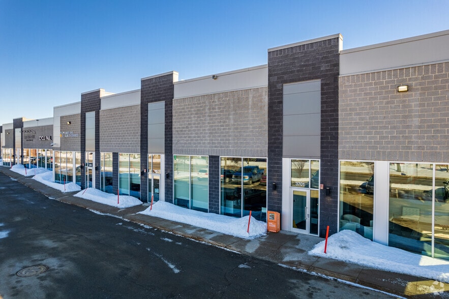 3665-3701 Boul De La Cite-Des-Jeunes, Vaudreuil-dorion, QC à louer - Photo du bâtiment - Image 2 de 11