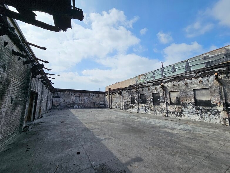 3011 S Main St, Los Angeles, CA for sale - Building Photo - Image 3 of 7