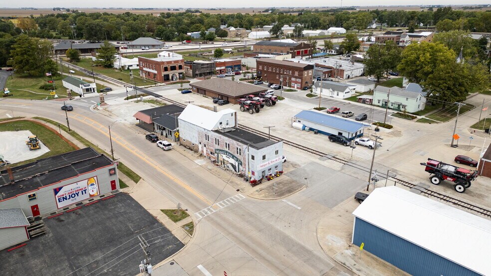 126 S Main St, Gilman, IL for sale - Primary Photo - Image 1 of 33