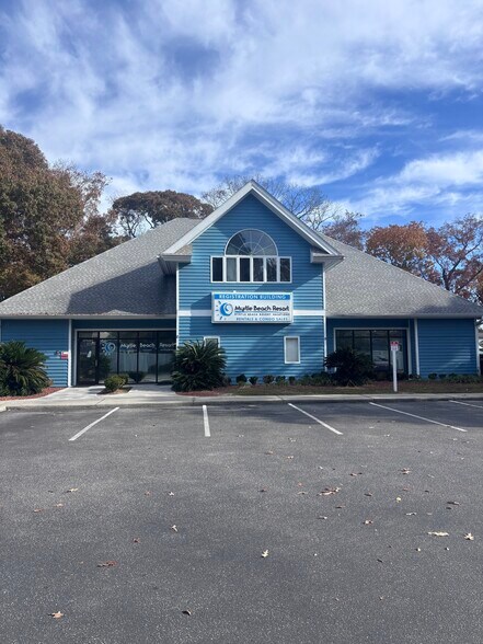 5905 S Kings Hwy, Myrtle Beach, SC à louer - Photo du bâtiment - Image 2 de 11