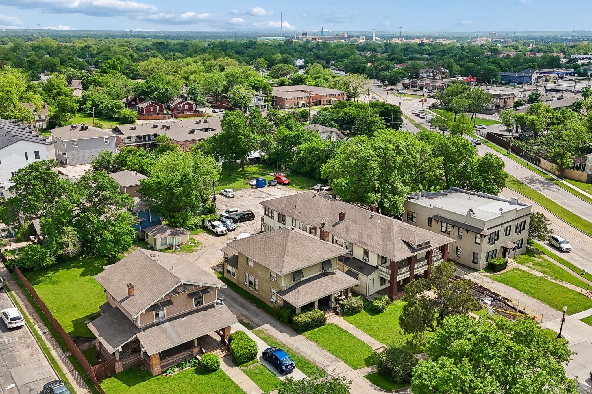 East Dallas - Full City Block portefeuille de 4 propriétés à vendre sur LoopNet.ca Photo du bâtiment- Image 1 de 15
