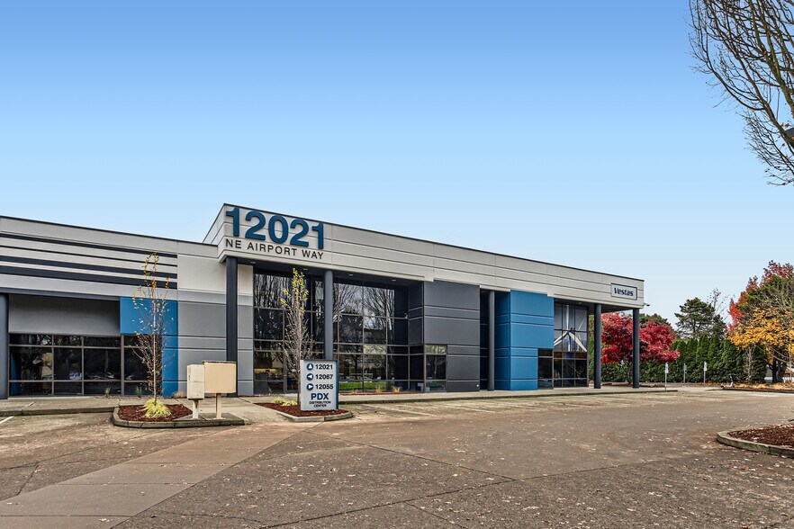 12067 NE Glenn Widing Dr, Portland, OR à louer - Photo du bâtiment - Image 2 de 11