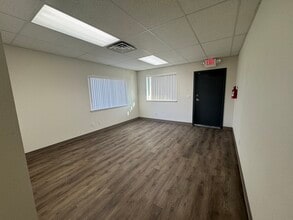 5628 W Clearwater Ave, Kennewick, WA for lease Interior Photo- Image 2 of 8