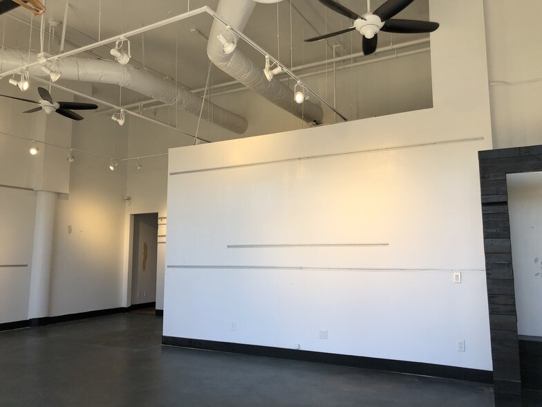 301 N Main St, Huntington Beach, CA à louer - Photo intérieure - Image 2 de 10