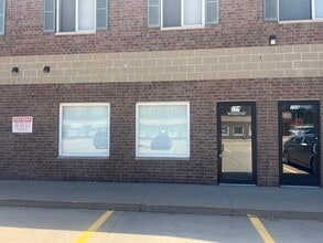4-7 Hawkeye Dr, North Liberty, IA for lease Interior Photo- Image 2 of 17