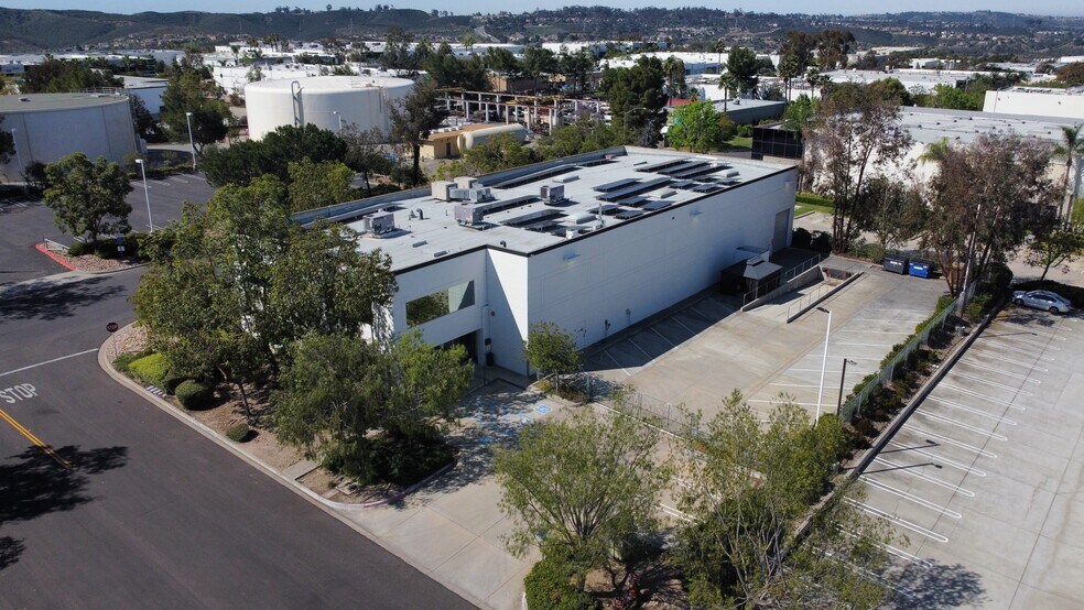 12150 Flint Pl, Poway, CA à louer - Photo du bâtiment - Image 2 de 7