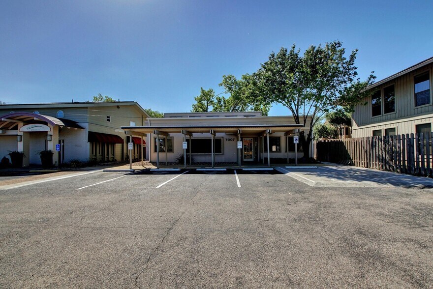 7007 Hart Ln, Austin, TX à vendre - Photo du bâtiment - Image 1 de 5