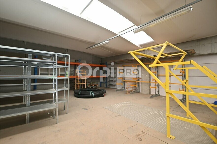 5 Avenue Lionel Terray, Meyzieu for lease - Interior Photo - Image 3 of 10