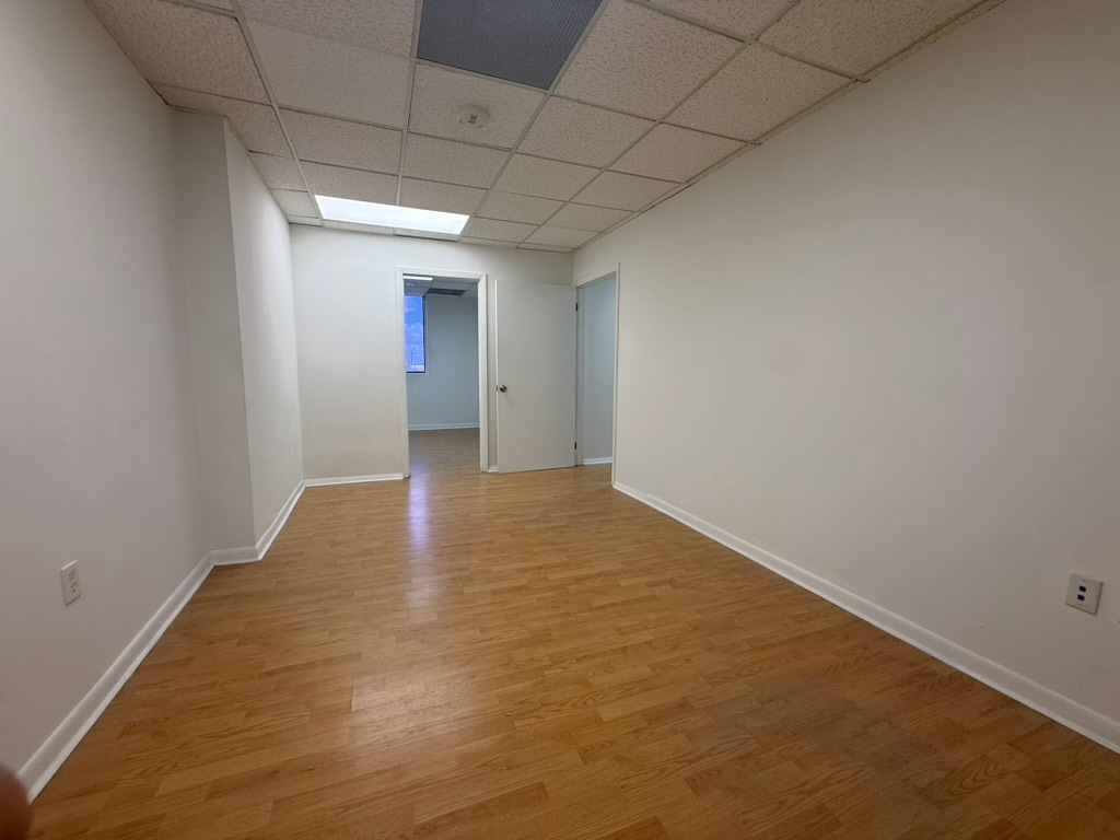 7506-7560 NW 70th St, Miami, FL à louer Photo intérieure- Image 1 de 20