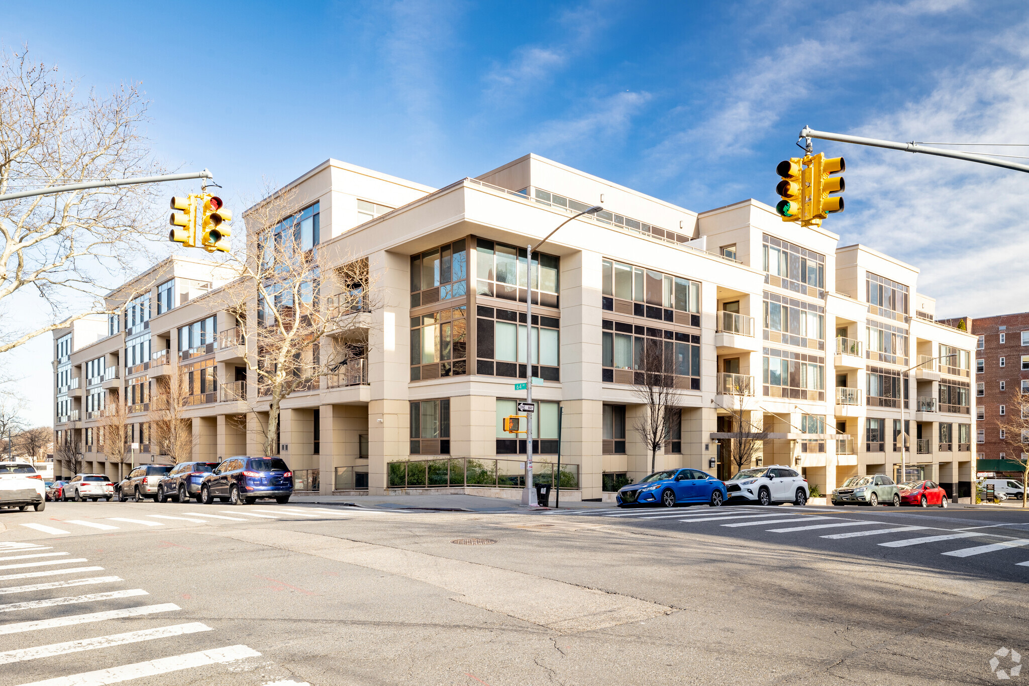 64-05 Yellowstone Blvd, Forest Hills, NY for lease Primary Photo- Image 1 of 20