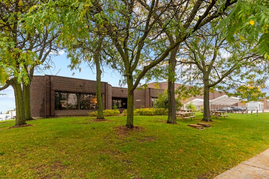 2480 Tedlo St, Mississauga, ON à louer - Photo du bâtiment - Image 2 de 3