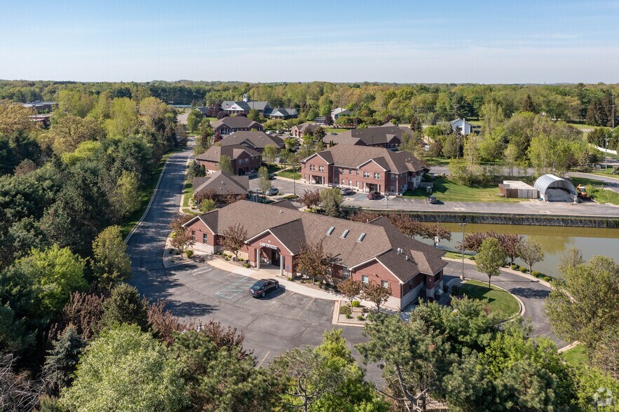 2000 Grand River Anx, Brighton, MI à vendre - Aérien - Image 2 de 3